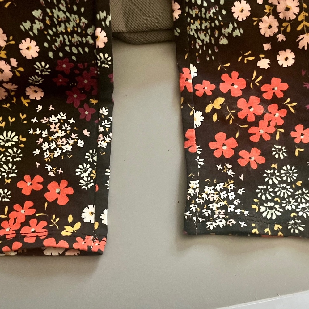 2 pair of perfect condition leggins!